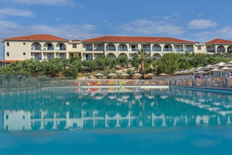 Akrathos Beach Hotel - Image 1