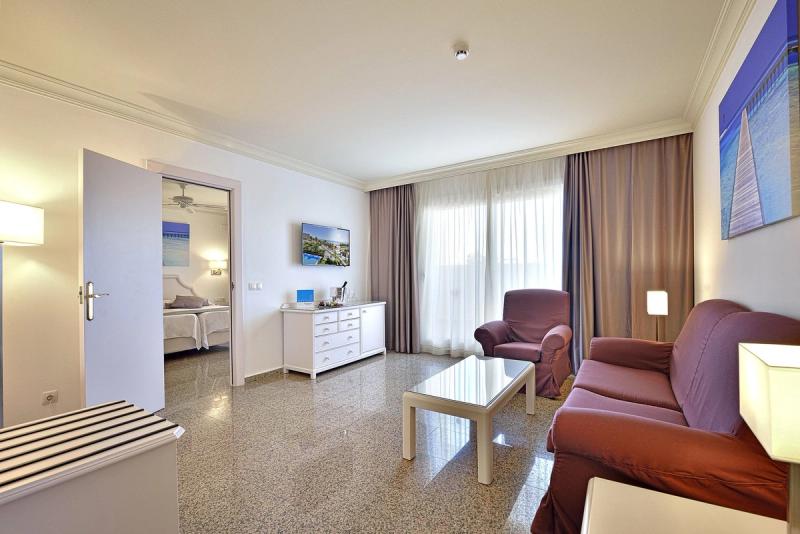 Mac Puerto Marina - Image 5