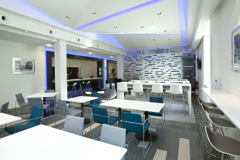 Holiday Inn Express Manchester City Centre - Arena - Image 7