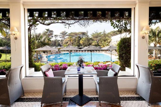 Terrasse med utsikt til basseng 