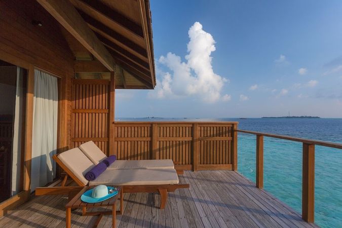 Værelse med terrasse på Vilamendhoo Island Resort & Spa på Maldiverne