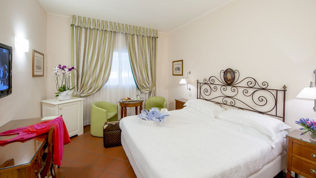 Hotel Garden - Image 9
