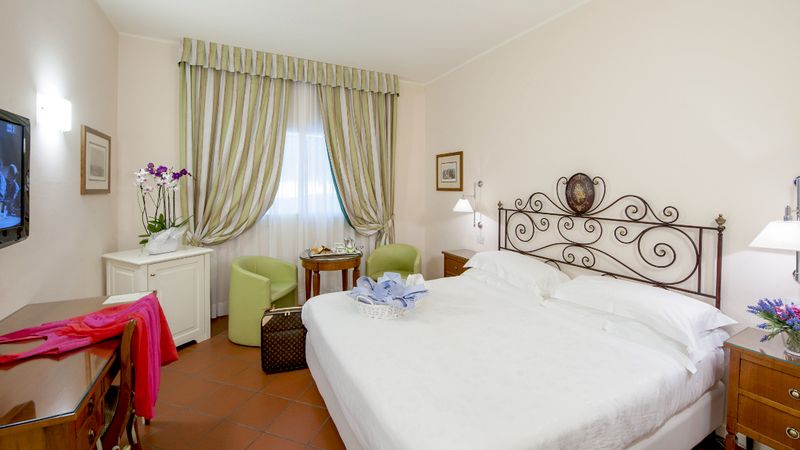 Hotel Garden - Image 9