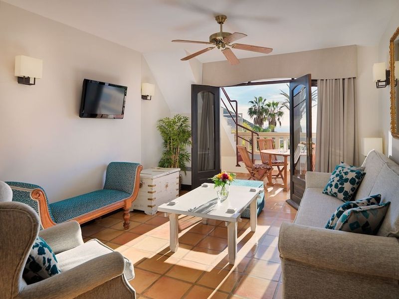 Regency Country Club Apartments Suites - Image 4