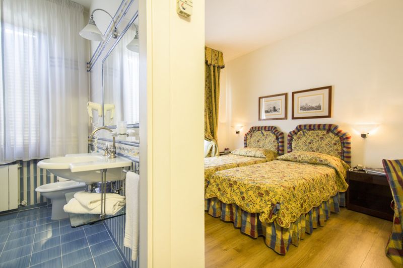 Hotel Italia - Image 9