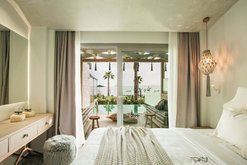 Blue Carpet Luxury Suites - Image 2