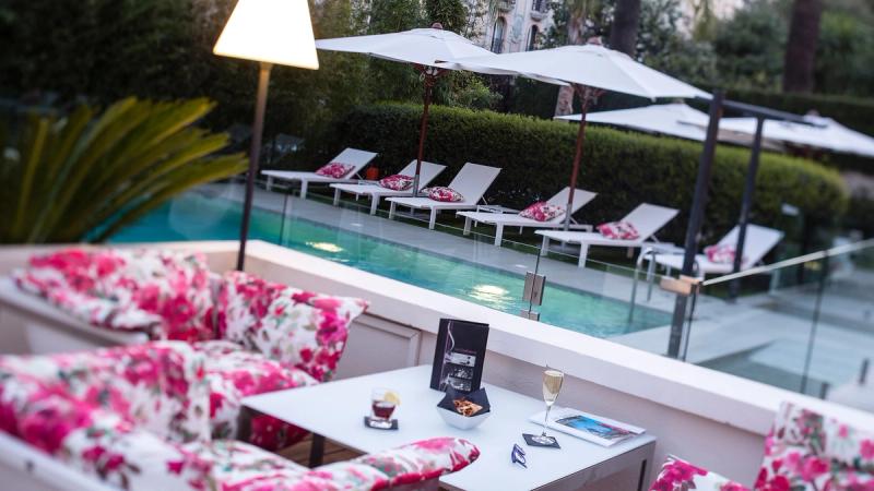 En smuk oase i den pulserende Cannes