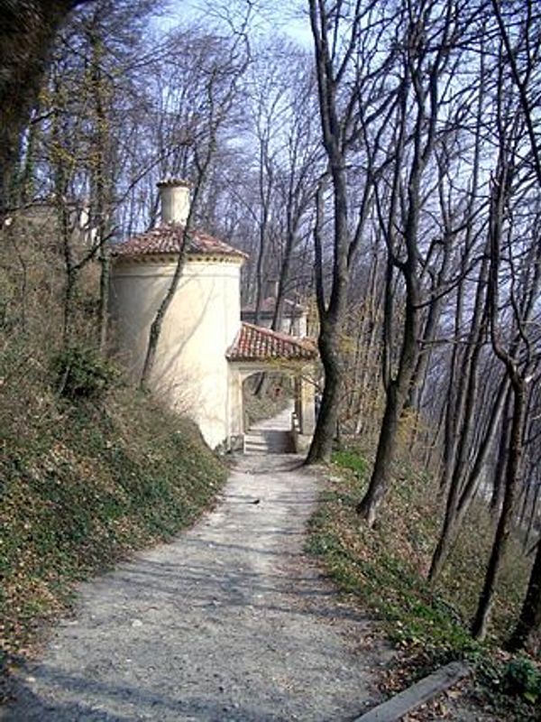 De Hellige Bjerge i Piemonte er en skøn oplevelse midt i den vilde natur. Se dem på din ferie. Foto: Laurom