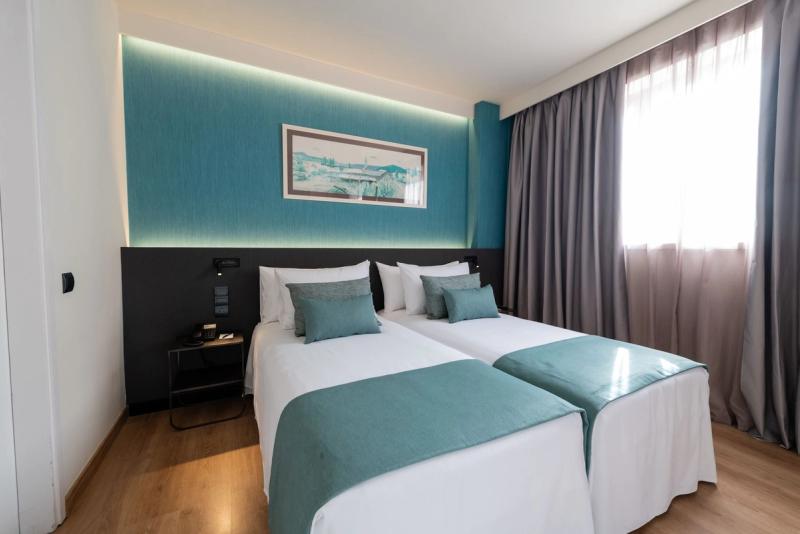 Atenea Barcelona Aparthotel - Image 2