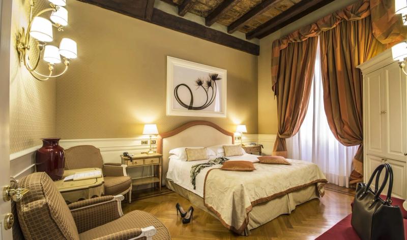 Hotel Corona D'Oro - Image 2