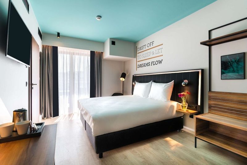 Park Inn by Radisson Poznan - Image 4