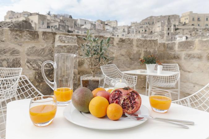 Morgenmad på tagterrassen i Matera, Italien