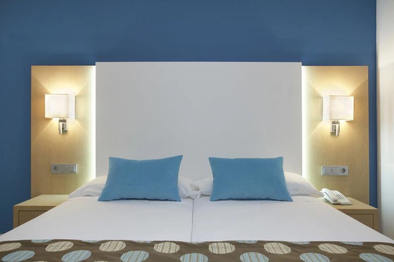 Universal Hotel Marques - Image 10