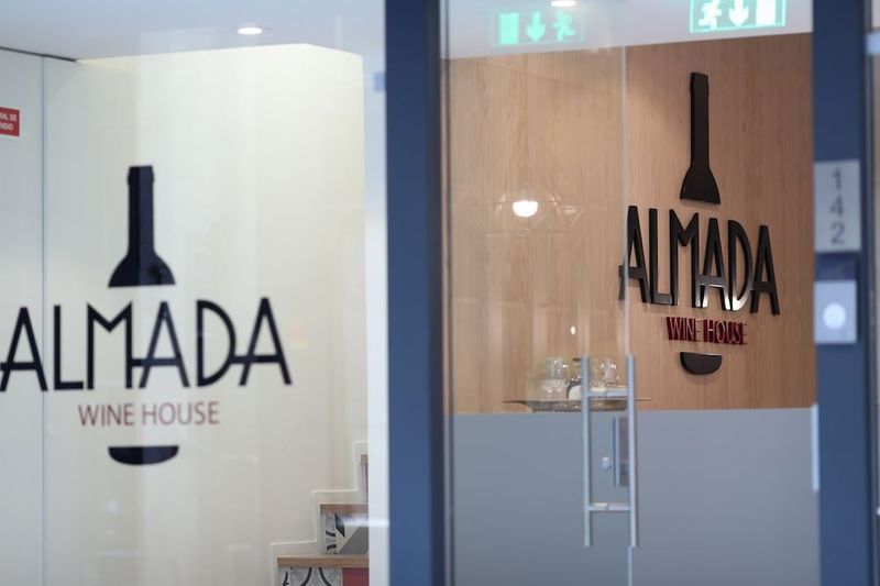 Almada Wine House - Image 6