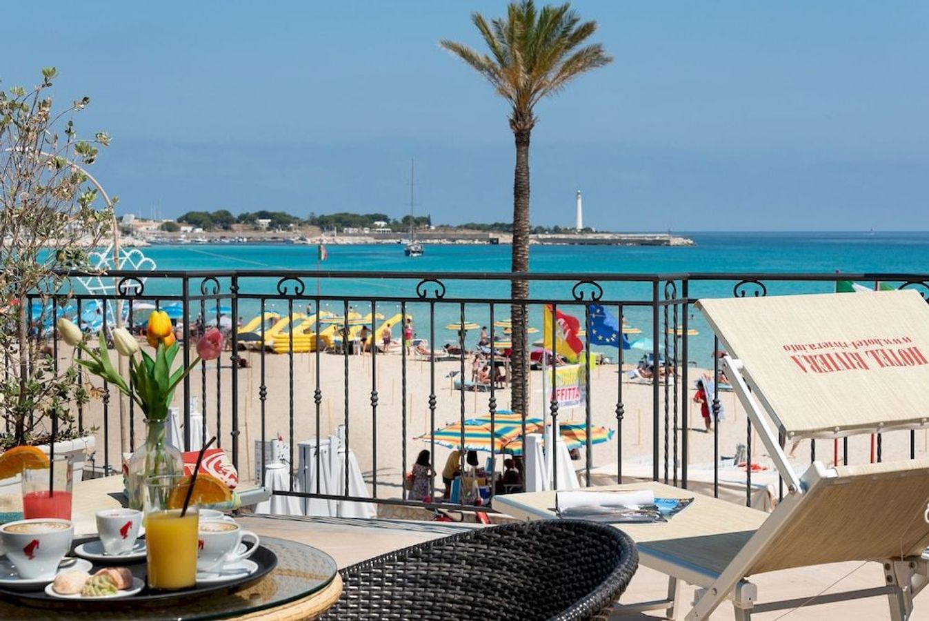 Hotel Riviera ligger ud til havet og stranden i San Vito Lo Capo.