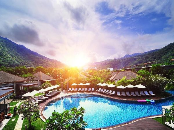 Poolområdet på Metadee Resort & Villas