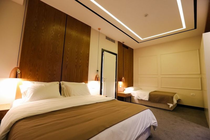 Delta Hotel - Image 4