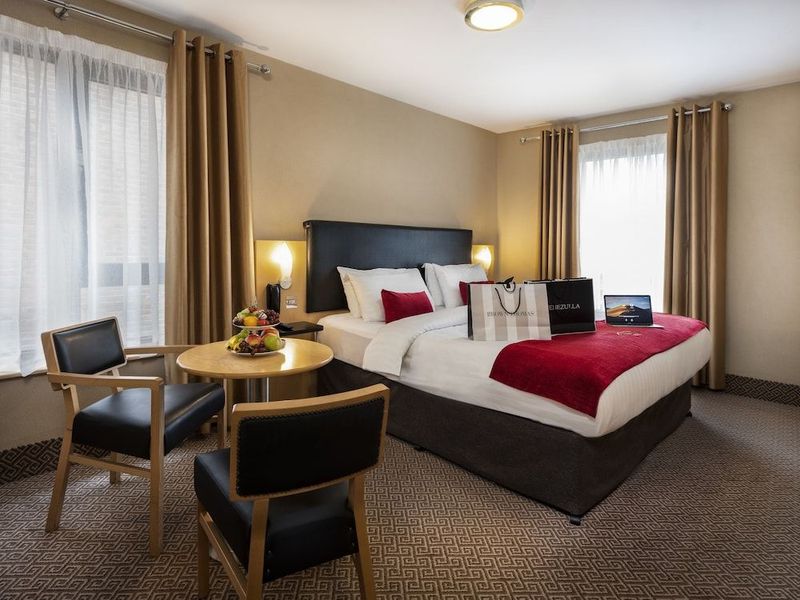 Academy Plaza Hotel - Image 2