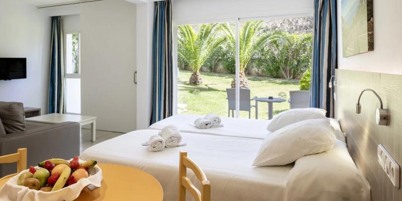 Puerto Azul Suite Hotel - Image 2