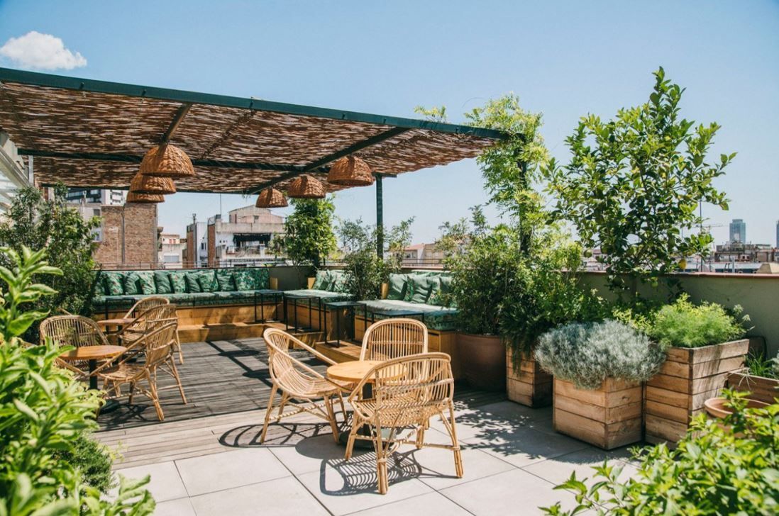 Bo på et hotell i Barcelona med både takterrasse og solterrasse