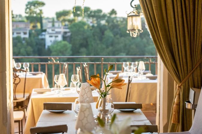 Stämning från restaurangen på Château Le Cagnard