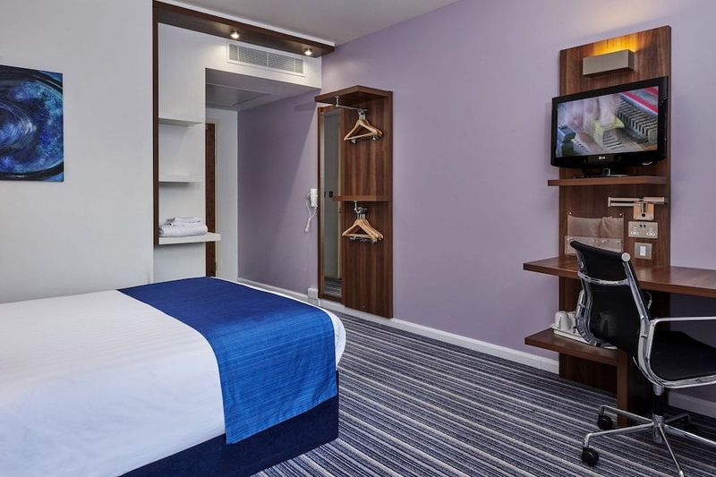 Holiday Inn Express Manchester City Centre - Arena - Image 8
