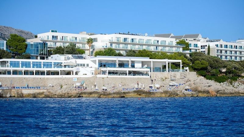 Royal Ariston Hotel - Image 9