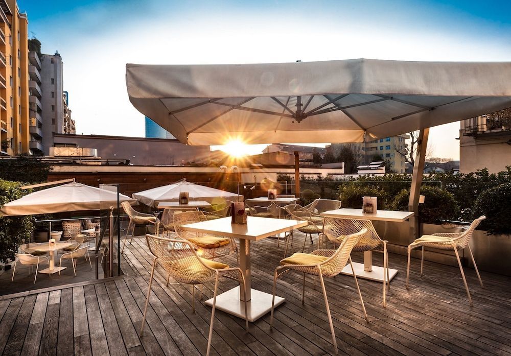 Crowne Plaza Milan City ligger tæt på Milanos hovedbanegård og har en dejlig terrasse, hvor du kan få en kop kaffe eller en drink.