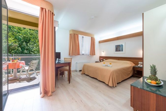 Dubbelrum med balkong på Hotel Uvala i Dubrovnik