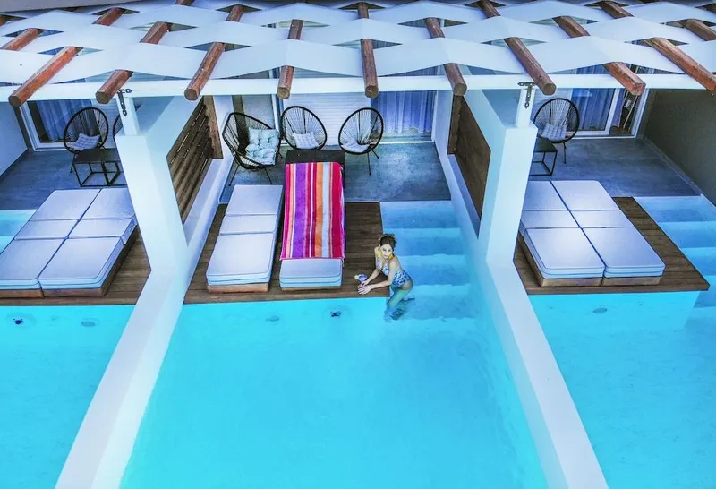 Royal Hotel and Suites