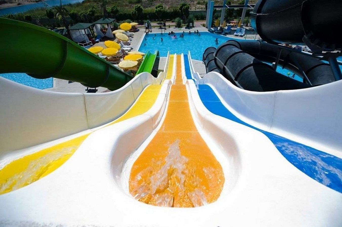 På Saturn Palace Resort i Lara Beach kommer hela familjen att trivas.