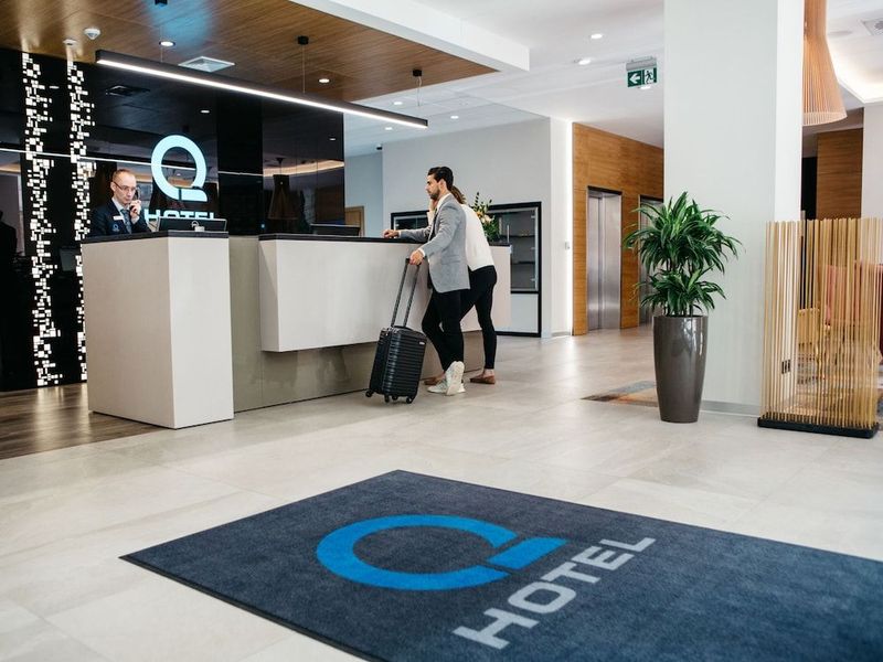 Q Hotel Plus Katowice - Image 2