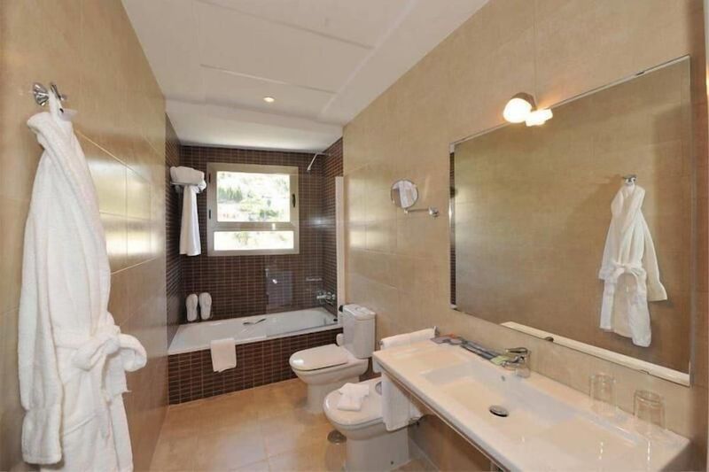 ON Aleta Room - Image 10