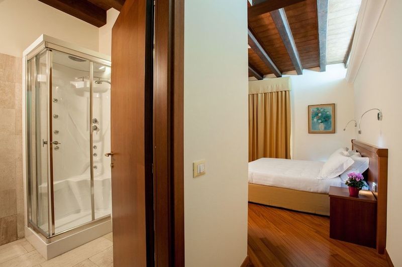 Hotel Flora - Image 7