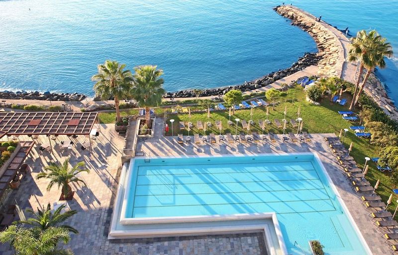 Crowne Plaza Limassol - Image 10