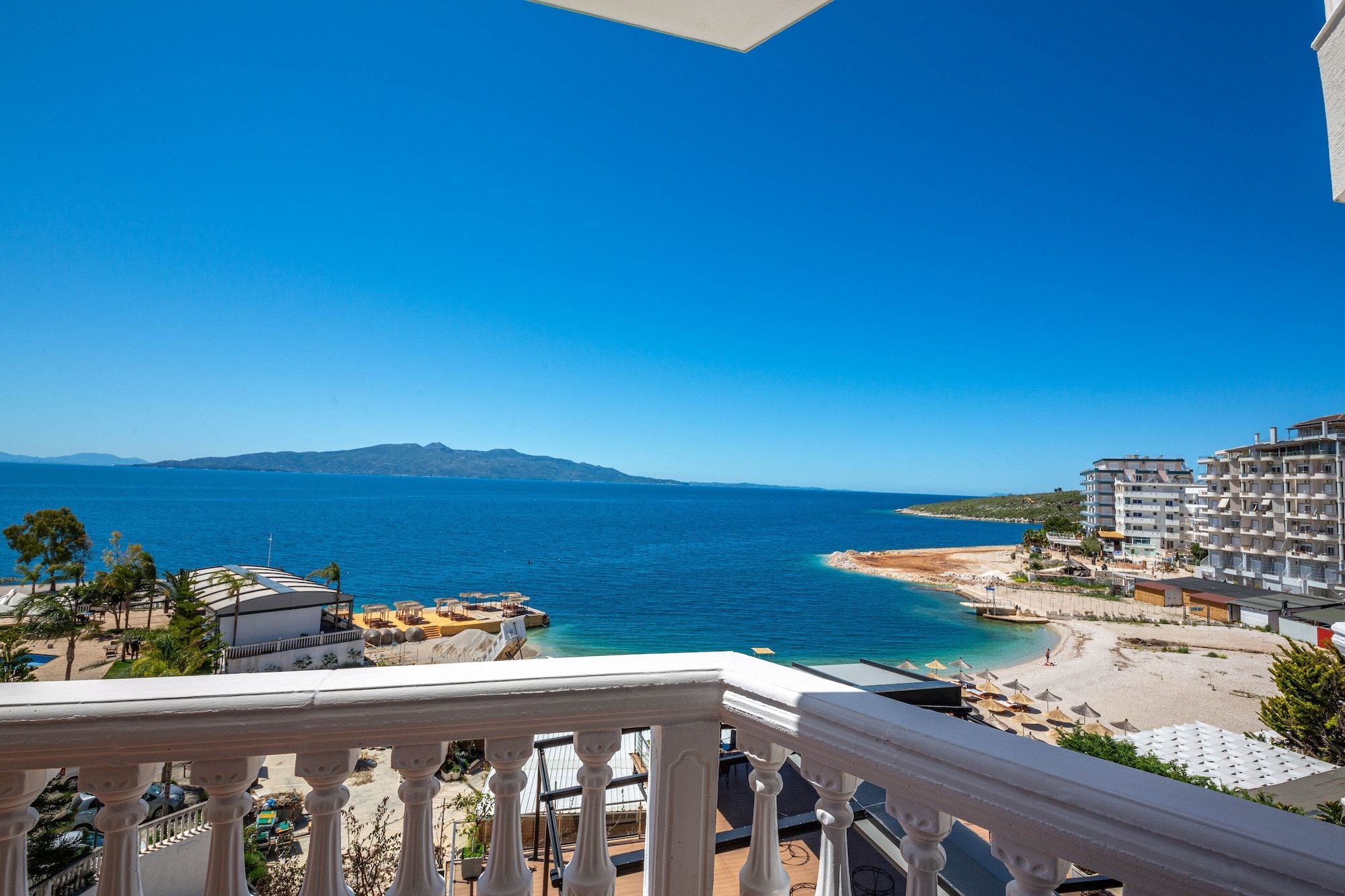 Apollon Hotel ligger nær stranden i Saranda i Albania.