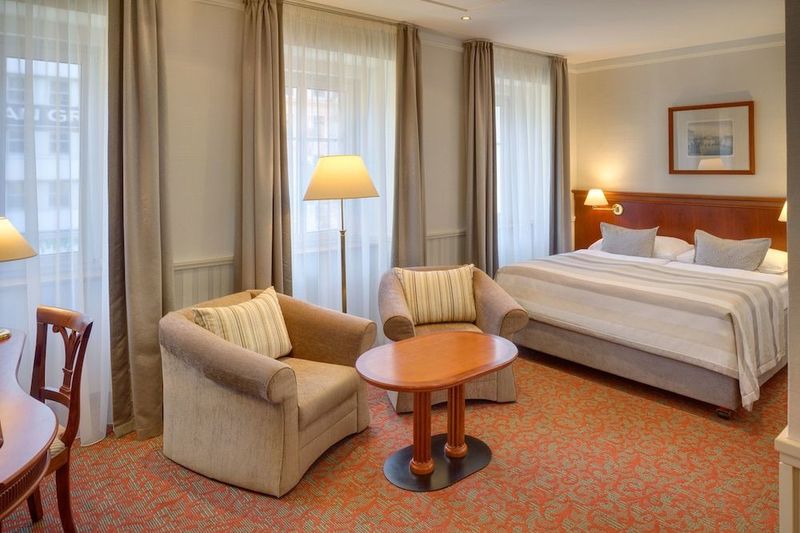 Adria Hotel Prague - Image 6