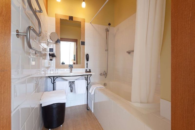 Best Western Santakos Hotel - Image 7