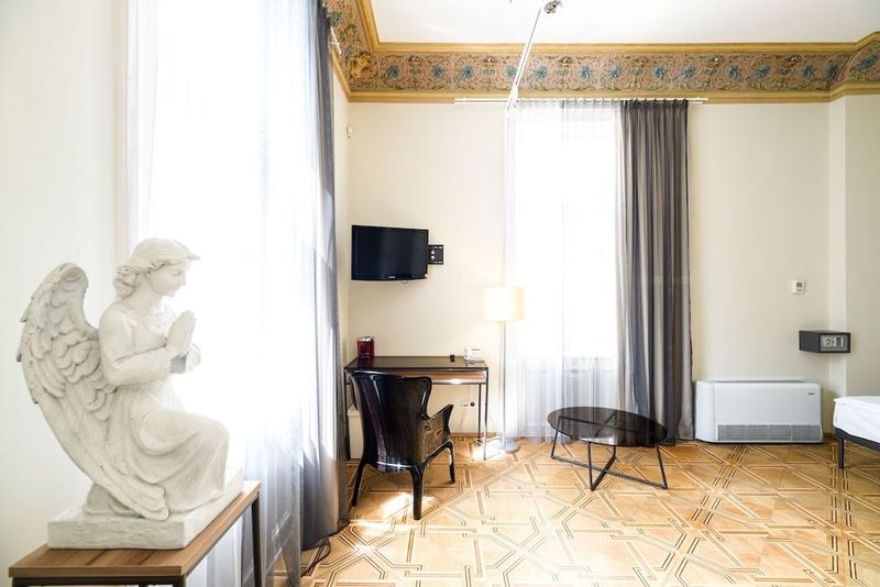 Home Hotel - Image 10