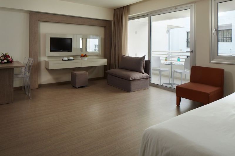 Melpo Antia Hotel & Suites - Image 8