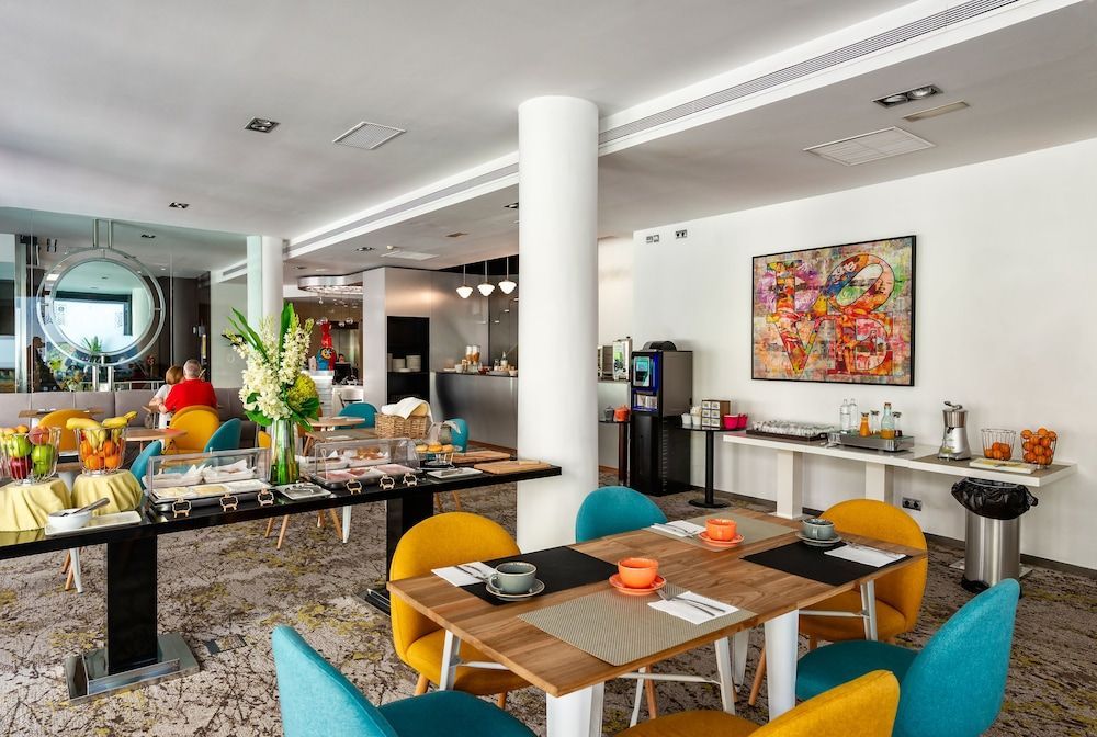 Mariposa Hotel Malaga - Image 8