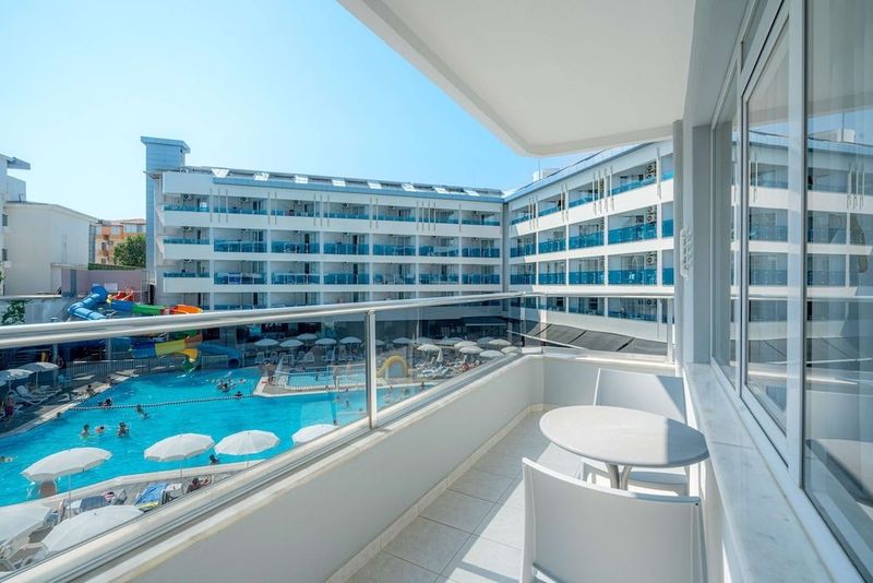 Avena Resort & Spa Hotel - Image 4