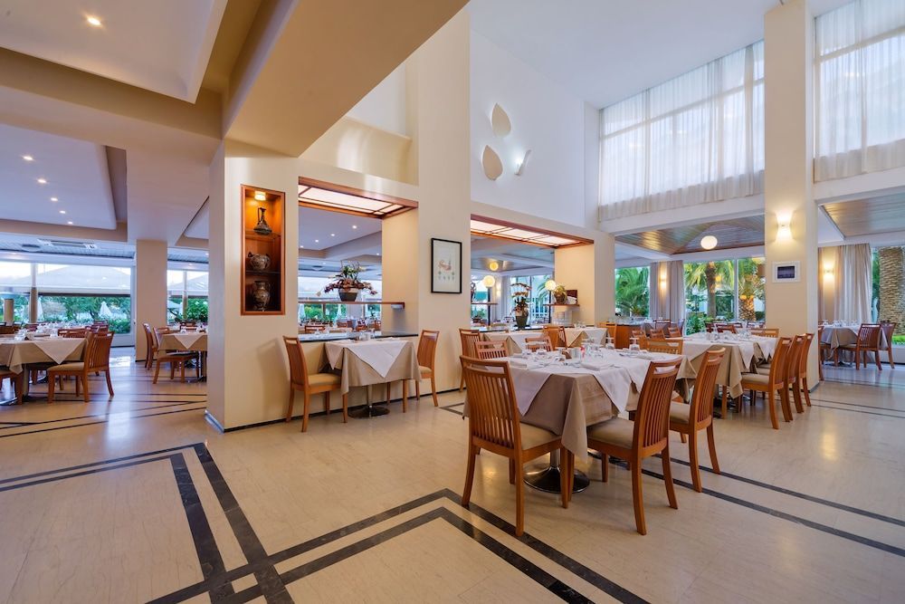 Apollo Beach Hotel - Image 10