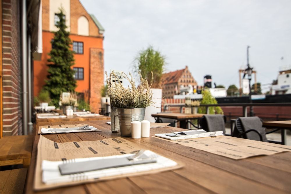 Hanza Hotel - Image 2