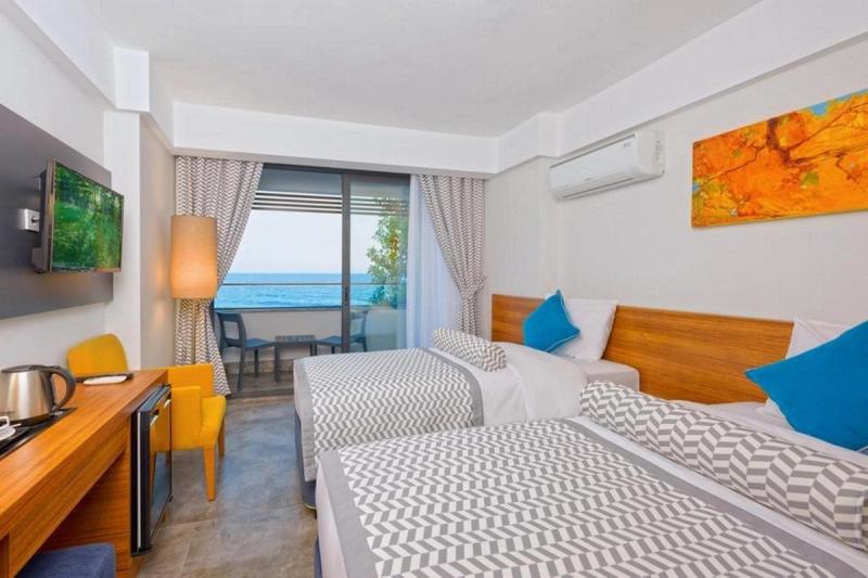 Floria Beach Hotel - Image 3
