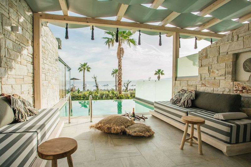 Blue Carpet Luxury Suites - Image 3