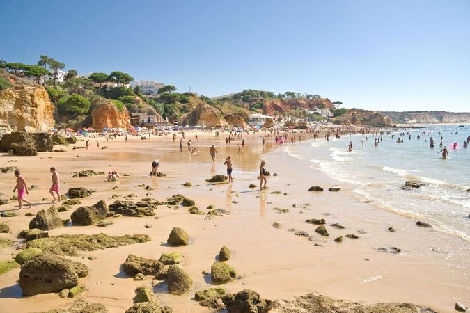PÅ Apartamentos do Parque i Albufeira bor du på promenadavstånd från stranden