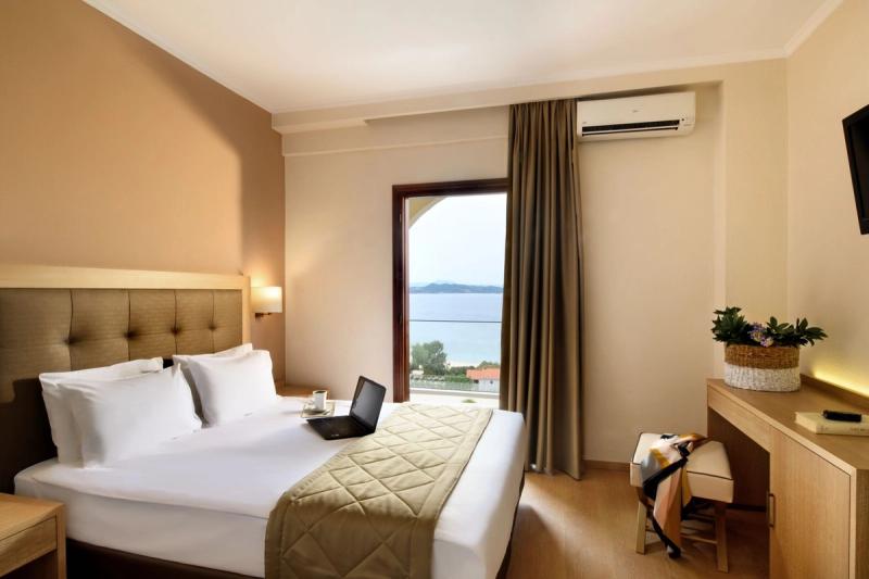 Akrathos Beach Hotel - Image 4