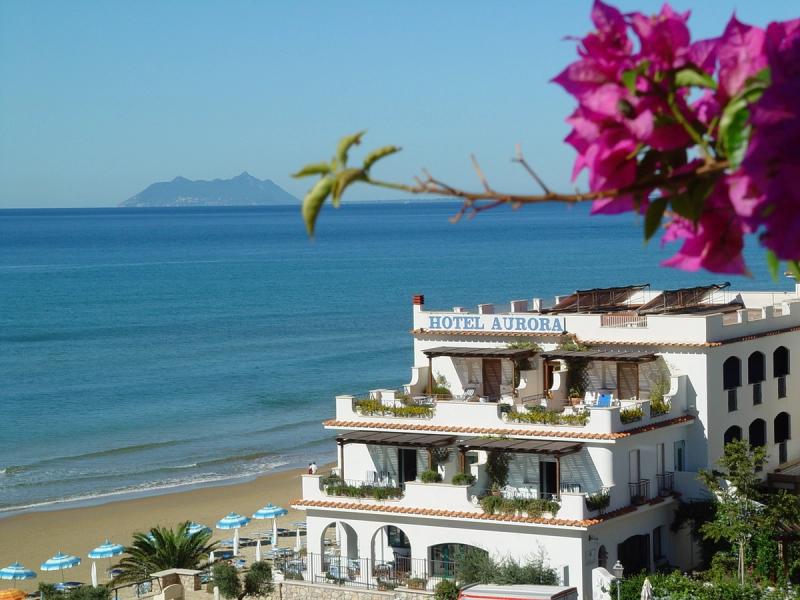 Hotel Aurora - Image 1