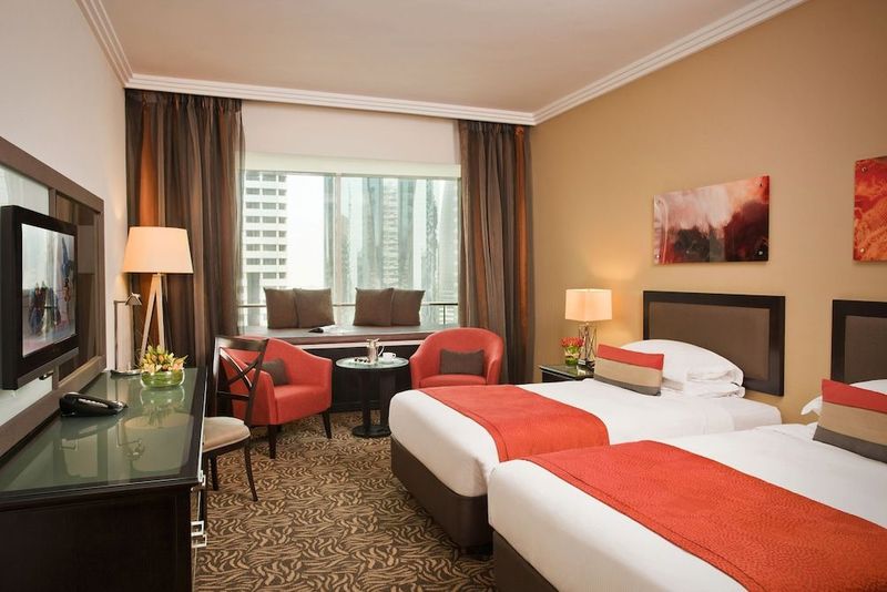 Towers Rotana Hotel - Image 6